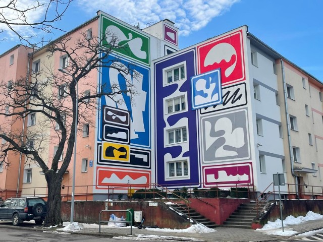 W Gdyni pojawił się nowy mural. Został zainspirowany... znakami drogowymi