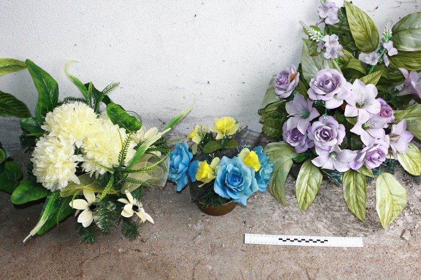Policjanci odzyskali skradzione kwiaty z cmentarza przy Bakałarzewskiej