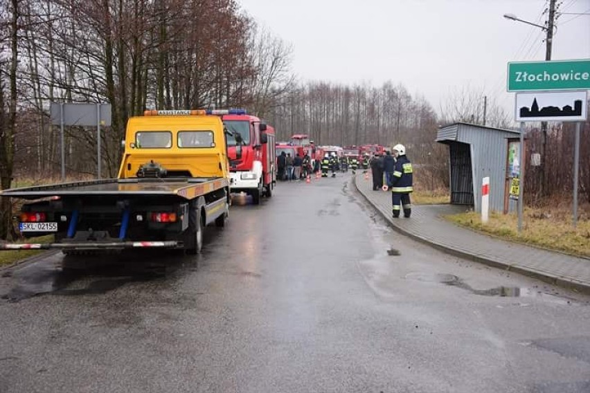 Wypadek w Złochowicach. Strażacy pomogli poszkodowanym FOTO