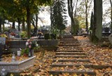 Cmentarz w Chodzieży w jesiennych kolorach (ZDJĘCIA)