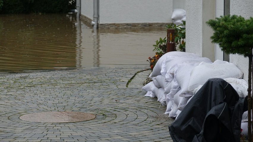 Tak mieszkańcy Dolnej Wsi w Nysie ratowali w środę (14...