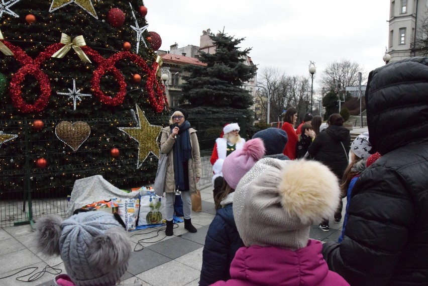 Czeczeni w Bielsku-Białej: Spotkanie z mieszkańcami, prezenty od Św. Mikołaja i wspólny polonez [ZDJĘCIA]