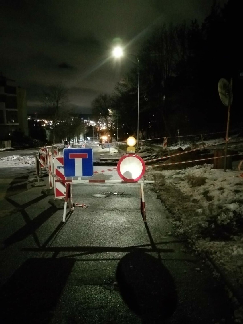 W Gdyni zapadła się jezdnia na ul. Benisławskiego! Ulica została zamknięta do odwołania