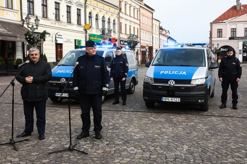 Policjanci z Rzeszowa dostali nowe radiowozy [ZDJĘCIA]