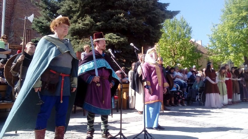 Inauguracja sezonu turystycznego w Sandomierzu z rycerstwem i muzyczną gwiazdą 