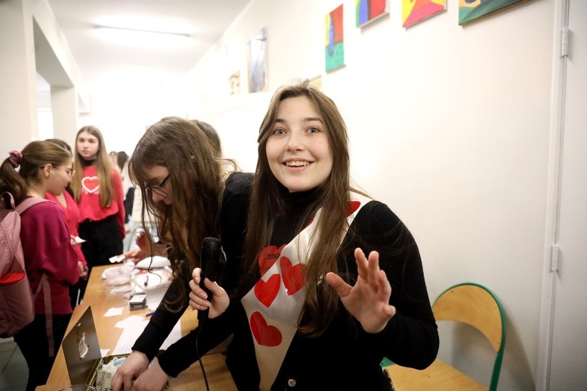 Akcja charytatywna na rzecz Zosi, uczennicy V Liceum Ogólnokształcącego w Legnicy, zdjęcia