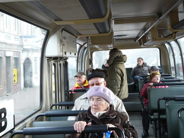 Zdaniem dyrektora ZKM autobusem B jeździ do Zduńskiej Woli niewielu pasażerów