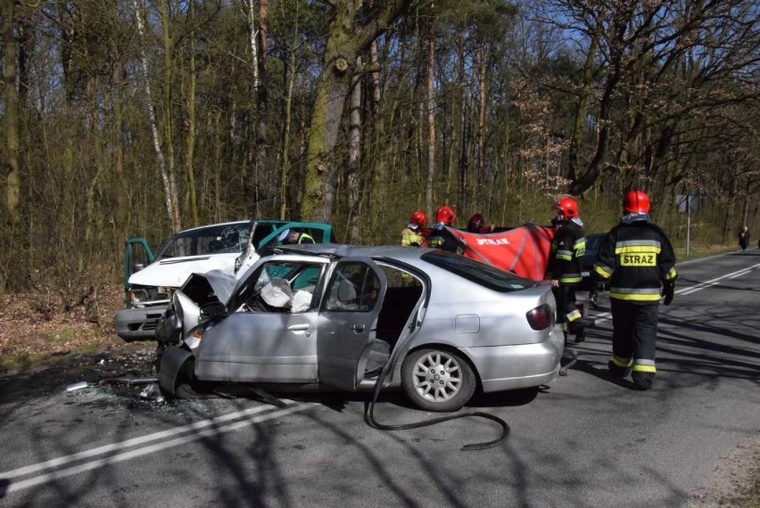 Wypadek na ulicy Fabrycznej w Skierniewicach. Jedna osoba nie żyje [ZDJĘCIA]