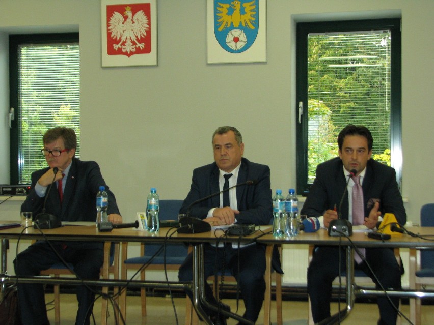 Aleksander Trzaska (z prawej), przewodniczący rady...