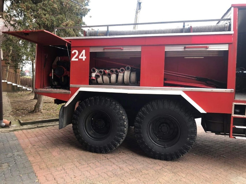 Wóz strażaków z Suchowoli pomoże w akcjach ratunkowych na Ukrainie. Na granicę odstawił go osobiście burmistrz ze strażakami