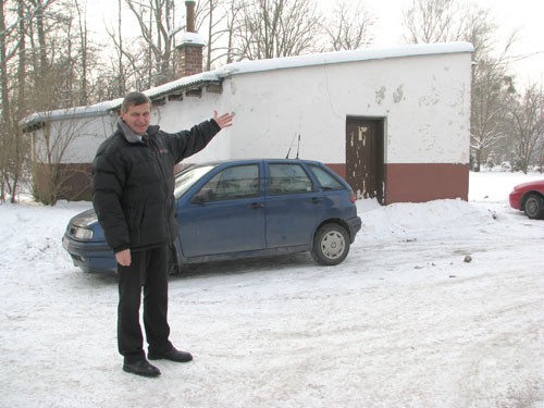 Centrum Usług Publicznych powstanie na miejscu tego baraku, tuż za budynkiem urzędu gminy - mówi wicewójt Wiesław Olszewski