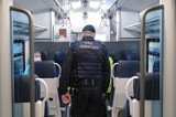 Policja zatrzymała 31-latkę poszukiwaną listami gończymi. Kobieta wracała pociągiem z wakacji nad morzem