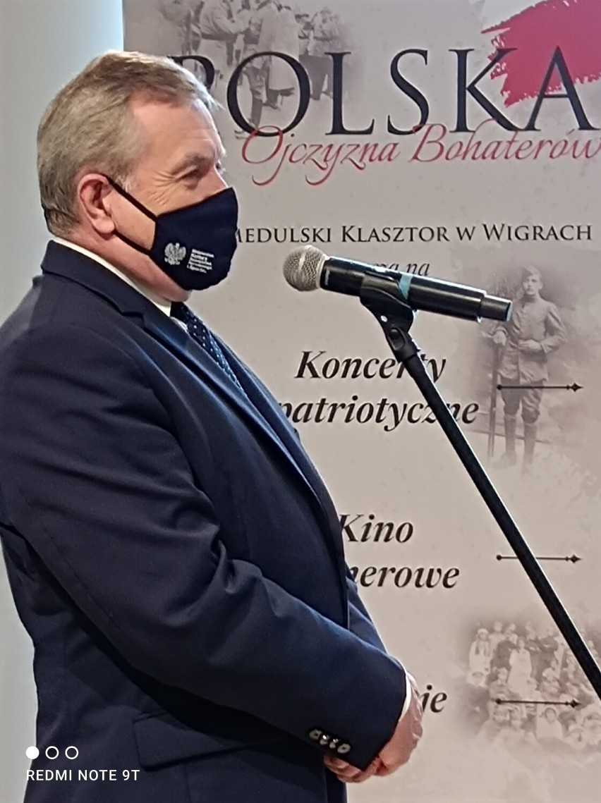 Wicepremier Piotr Gliński na Suwalszczyźnie. Minister kultury rozpoczął wizytę w klasztorze na Wigrach [Zdjęcia]