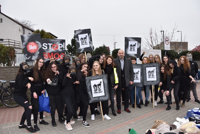 Młodzież z Ptaszkowa włączyła się w protest przeciw smogowi w gminie Grodzisk [ZDJĘCIA]