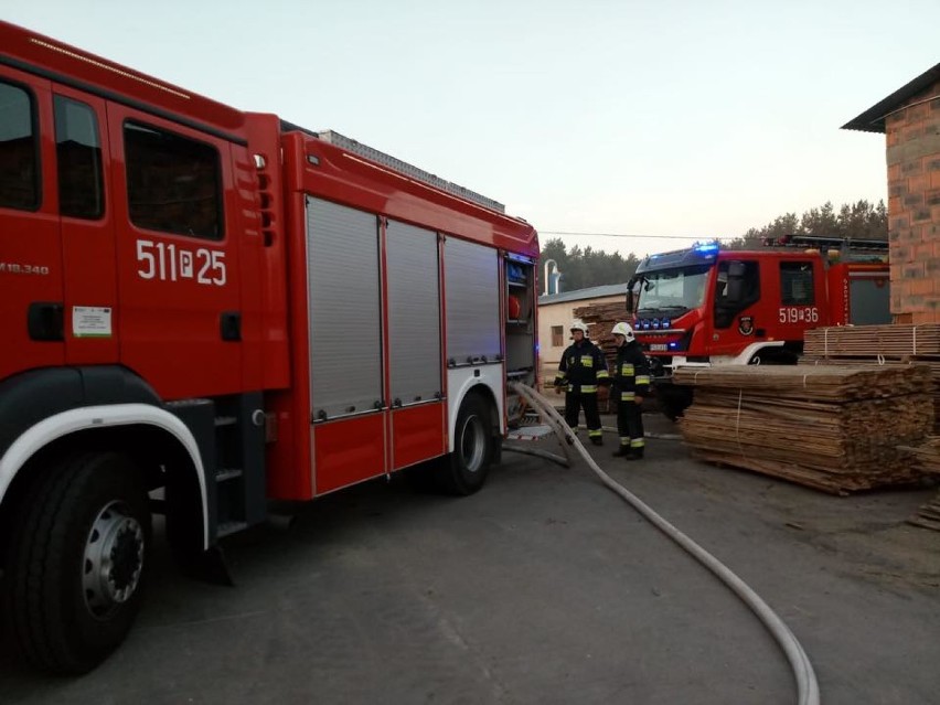 Poranny pożar na terenie tartaku w Przyłęku
