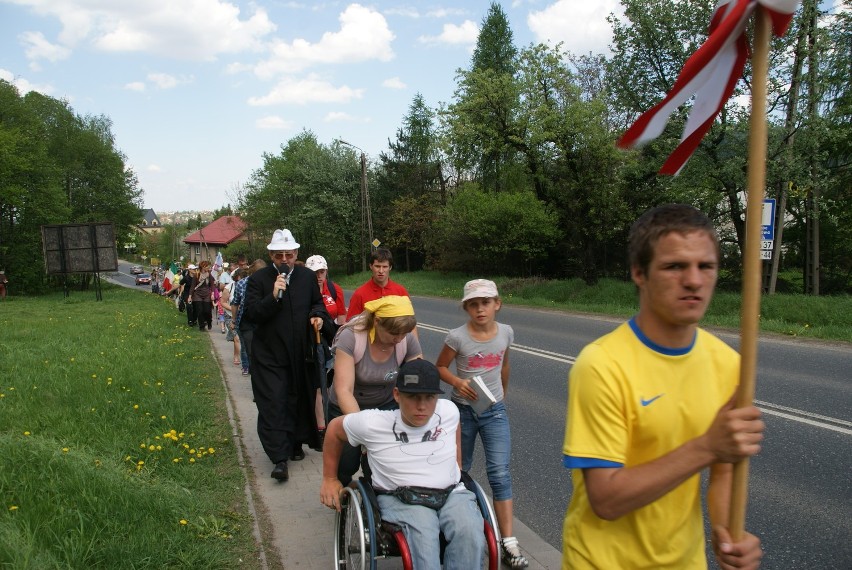 Radziechowy: Przeszli ponad 30 km dziękując za beatyfikację Jana Pawła II [ZDJĘCIA]