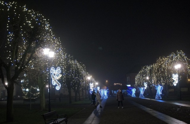 Centrum Gniewkowa w bożonarodzeniowej iluminacji robi duże wrażenie