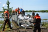 To była bardzo spektakularna akcja ratunkowa - wojsko, strażacy i inne służby w gm. Darłowo [ZDJĘCIA]