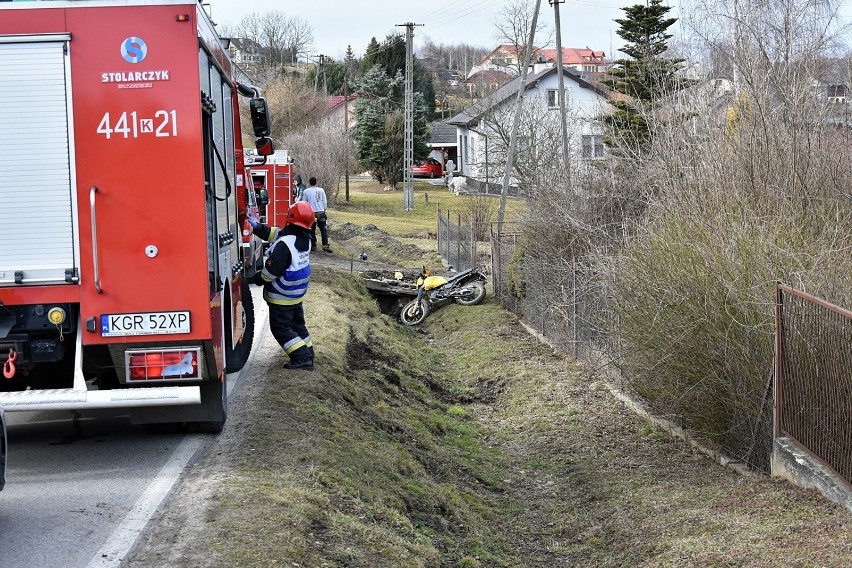 27-letni motocyklista ciężko ranny w wypadku w Moszczenicy [ZDJĘCIA]