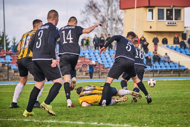 W sobotę, 20 listopada o g. 11 na stadionie miejskim w Brodnicy zmierzyli się zawodnicy BKS Sparta Brodnica i MLKS Unia Gniewkowo