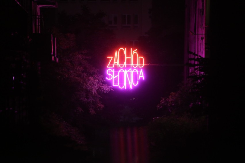 Katowice mają nowy neon. "Zachód słońca" nad Rawą [ZDJĘCIA]