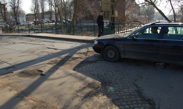 Most zwodzony w centrum Nowego Dworu Gdańskiego. W dniach 30 i 31 grudnia poprawiana będzie nawierzchnia tego mostu