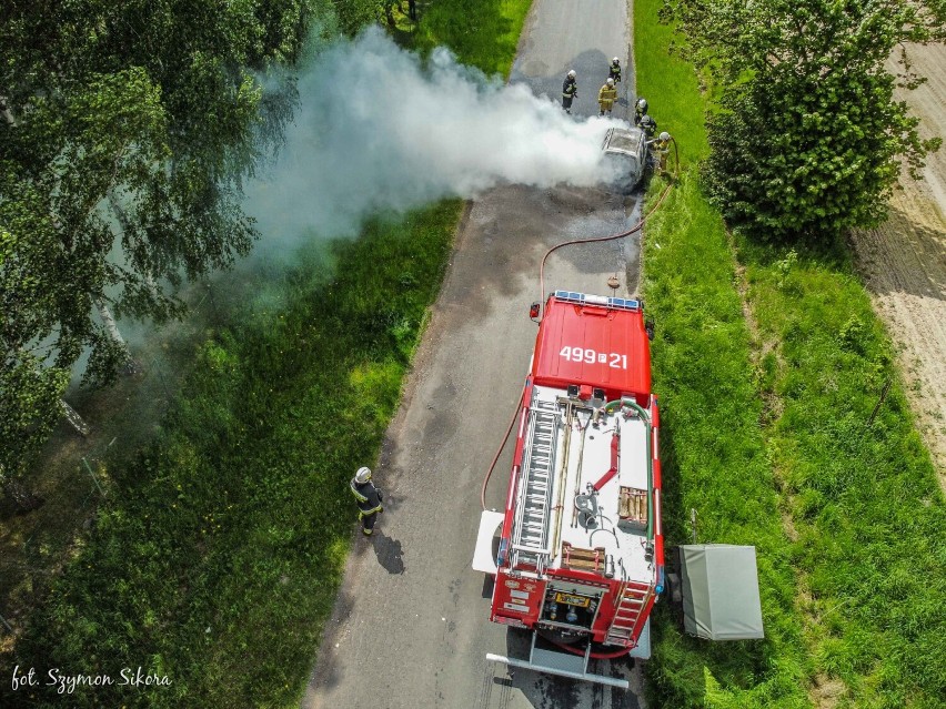 Pożar samochodu w Psim Polu [ZDJĘCIA]          