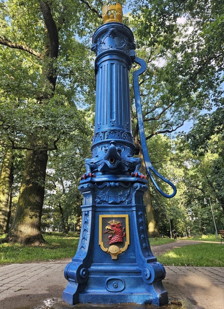 Odrestaurowana pompa w Parku Żeromskiego ma ponad 100 lat [ZDJĘCIA]
