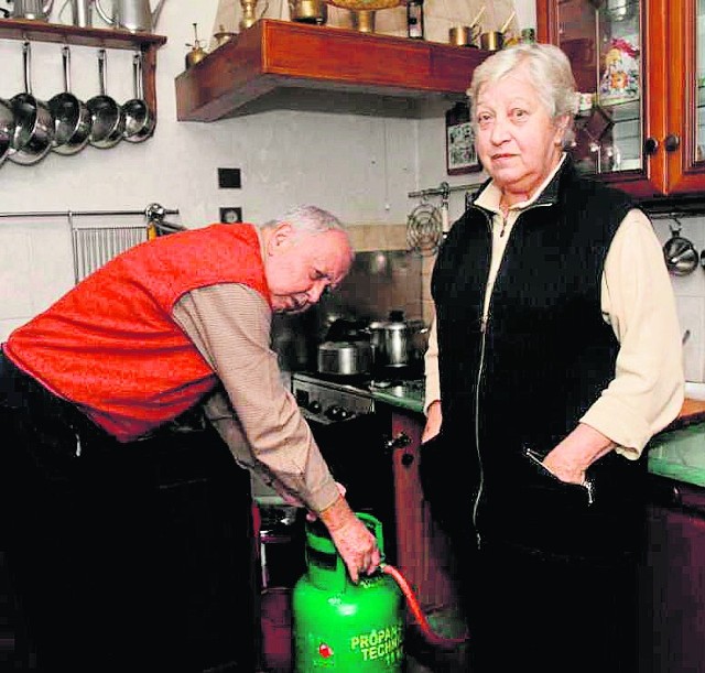 Teresa i Henryk Kwiatkowscy muszą korzystać  z gazu w butli