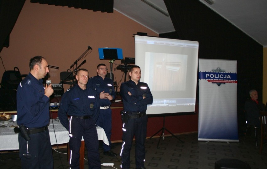 Policjanci z Radziejowa spotkali się z seniorami w Dobrem [zdjęcia]