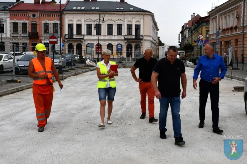 Remont kostki brukowej w Rynku idzie zgodnie z planem