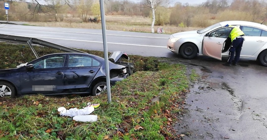 Wypadek drogowy w Zimowiskach pod Ustką. Kierująca volkswagenem w szpitalu