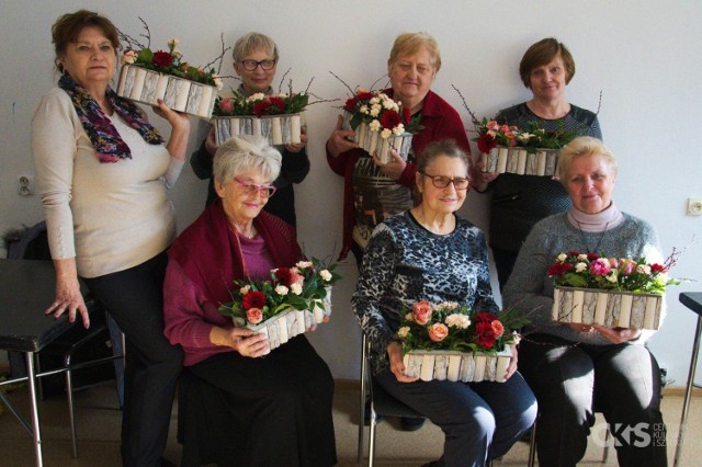 W piątek, 28 lutego w Centrum Kultury i Sztuki w Skierniewicach odbyły się warsztaty florystyczne. Uczestniczyli w nim słuchacze Uniwersytetu Trzeciego Wieku. Tematem warsztatów były „Aranżacje obsadzane”, a poprowadziła je Marzena Domasat.