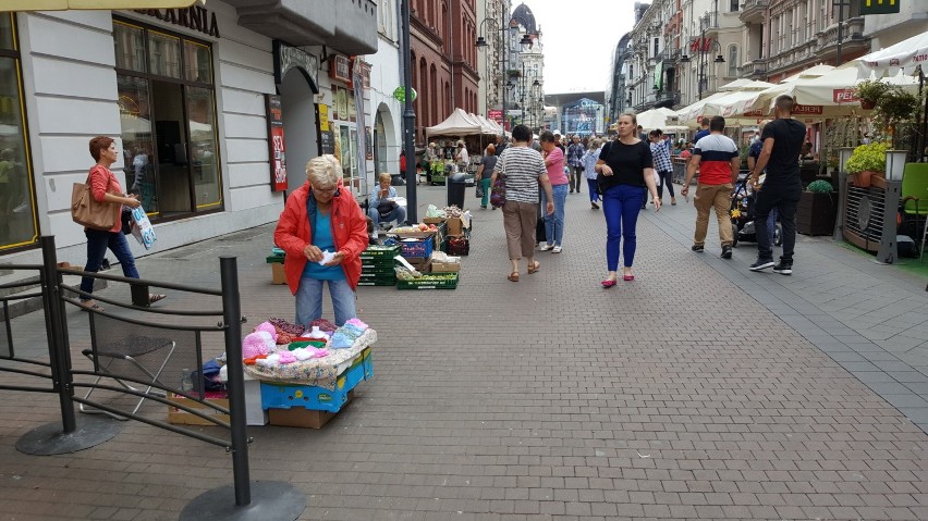 Ulica Stawowa w Katowicach jak targowisko? Czy główny deptak w mieście musi TAK wyglądać? [ZDJĘCIA]