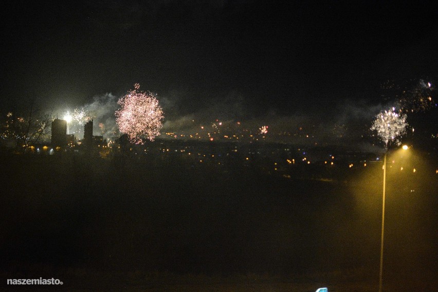 Powitanie nowego roku w Grudziądzu.O północy fajerwerki rozświetliły niebo [zdjęcia, wideo]