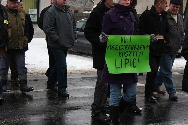 Grodziec. Blokada drogi w obronie szkół w Lipicach i Biskupicach