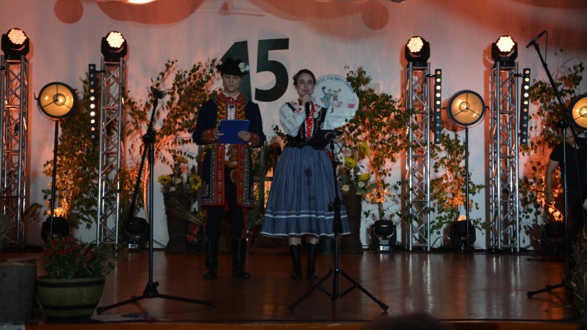 Regionalny Zespół Pieśni i Tańca „Świniarsko” ma już 15 lat. Nagrody i płyta z okazji jubileuszu. ZDJĘCIA