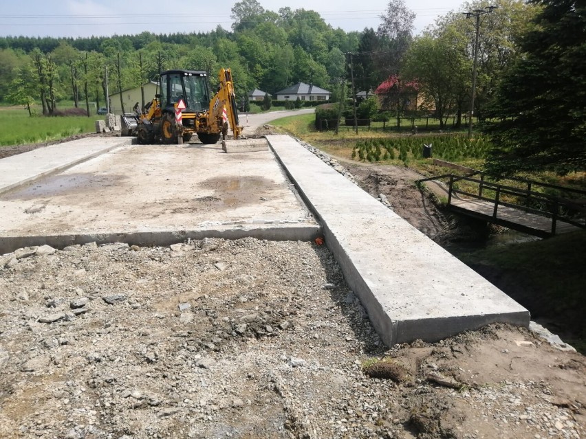 Budowa mostu w Hnatkowicach w gm. Orły.