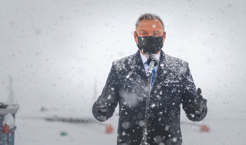 Andrzej Duda w Pucku. 101. rocznica Zaślubin Polski z Morzem. Prezydent wpadł na chwilę, z mediami nie rozmawiał | ZDJĘCIA