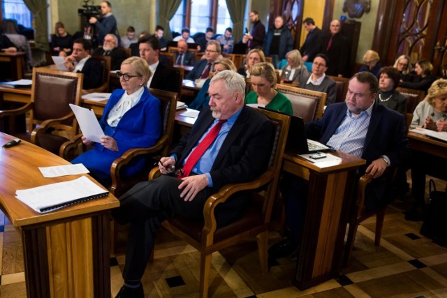 Zastępcy prezydenta Krakowa Jacka Majchrowskiego otrzymują wysokie trzynastki