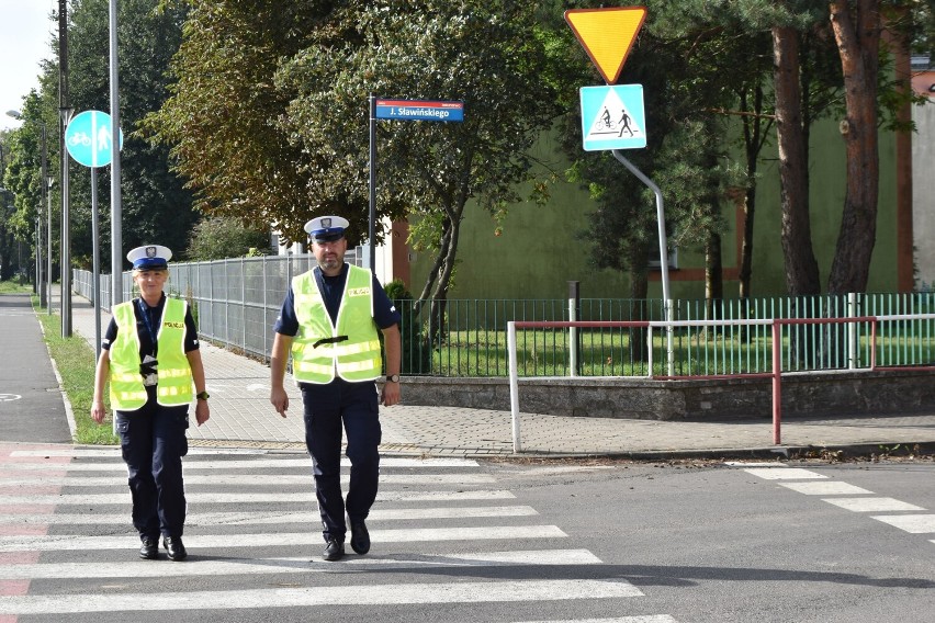 Śremscy policjanci robią przegląd przejść dla pieszych przy szkołach. Rok szkolny zacznie się już za chwilę