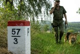 Słupy graniczne na Śląsku Cieszyńskim niszczą sami mieszkańcy