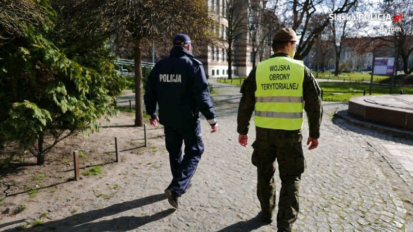 Żołnierze z policjantami na bytomskich ulicach. Kary mogą wynieść do 30 tys. zł