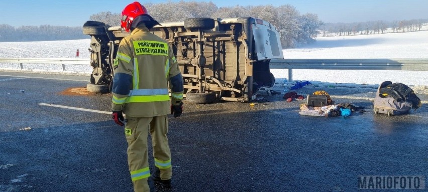 Wypadek na nowej obwodnicy Niemodlina. Dachował bus, dwie...