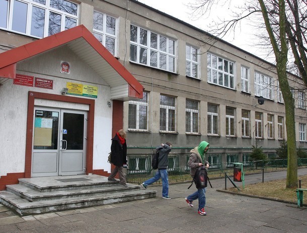 W budynku Gimnazjum nr 2 w Piotrkowie nadal panuje duże zawilgocenie i brak wentylacji