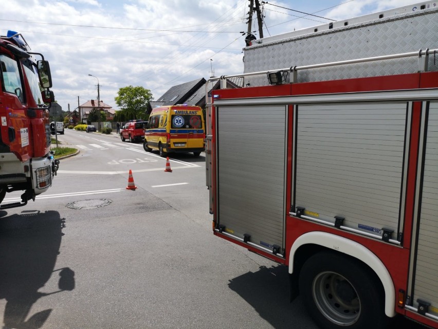 Wypadek na skrzyżowaniu ulicy Głównej i Łąkowej w Zduńskiej Woli [zdjęcia]