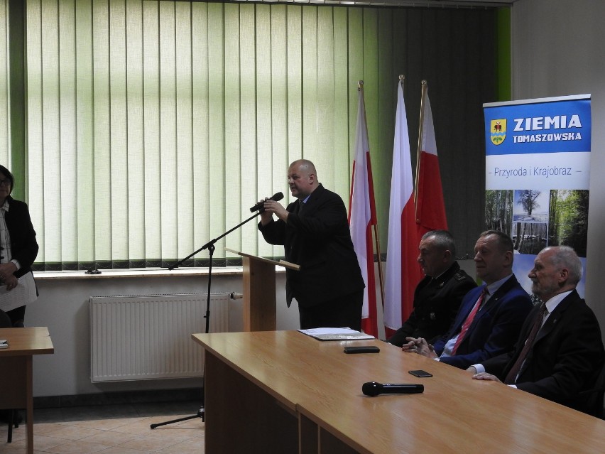 W Starostwie Powiatowym w Tomaszowie Maz. wręczono granty dla jednostek OSP [ZDJĘCIA]