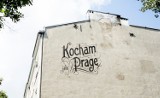 Mural "Kocham Pragę" niedługo zniknie. Uda się go uratować?
