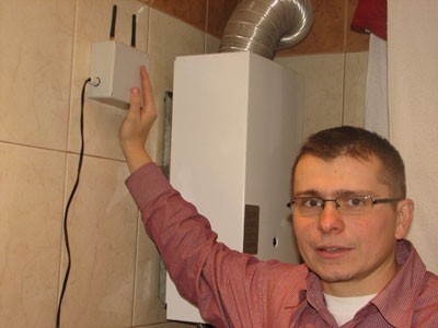 W mieszkaniu Tomasza Kulpoka znajduje się skrzynka z centralnym odbiornikiem dla całej wspólnoty