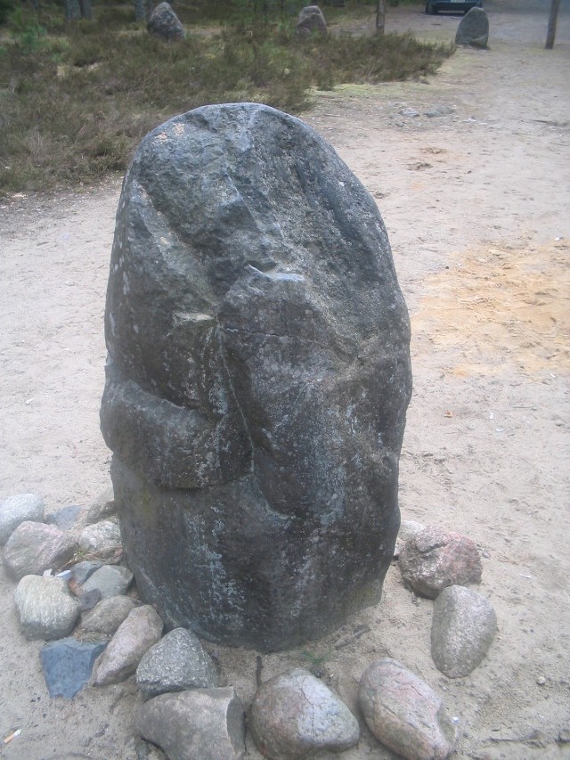 Kamień centralny w największym kręgu.